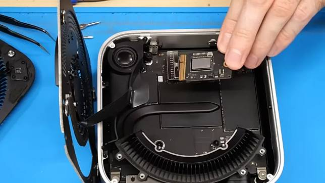 改装专家成功将 M4 Mac mini 256GB 升级 2TB
