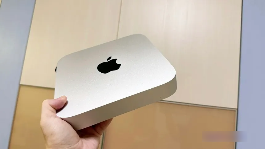 BTS教育方案买了人生第一台的 Mac Mini M2 电脑