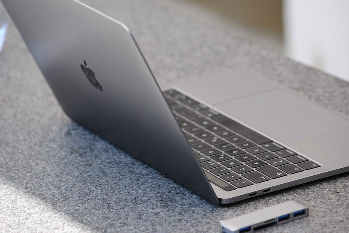 如何解决 MacBook Pro 2017 机身发热后系统反应缓慢、Wi-Fi 断线的问题？