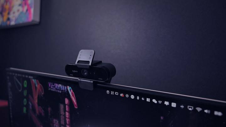 在家工作的设计师的 Mac 工作桌分享