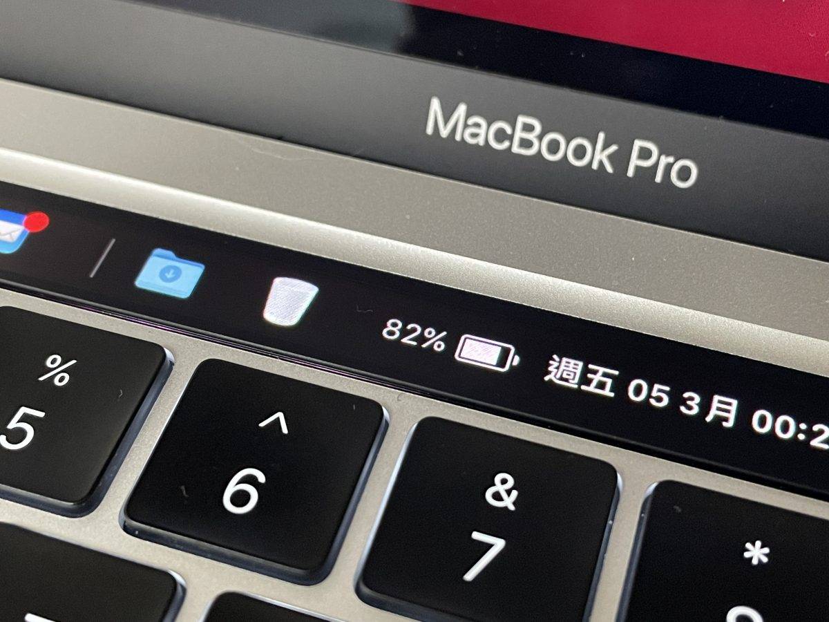 MacBook 如何让菜单列电池电量显示百分比？ Touch Bar 也可以显示
