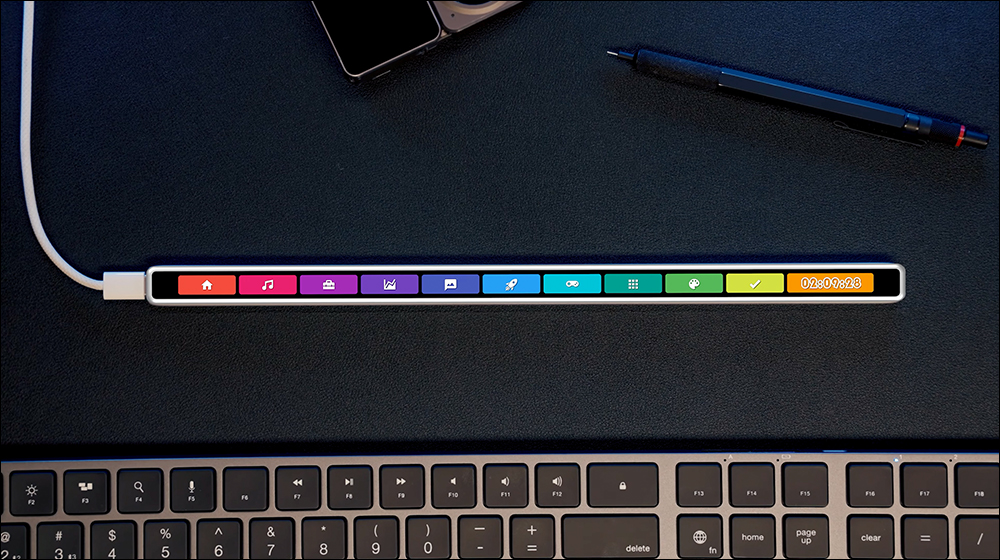 MacBook Pro 的 Touch Bar 强势回归？ Flexbar 推出外接式触控显示条，支持多系统设备、比原厂更丰富功能 - 麦克哥