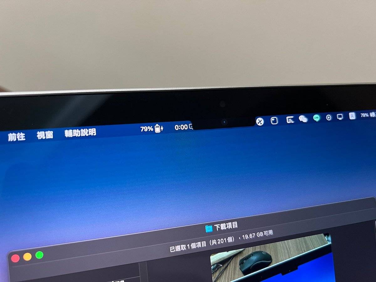 下手最新 MacBook Pro 前，用这个 App 看看你能否习惯上方的浏海