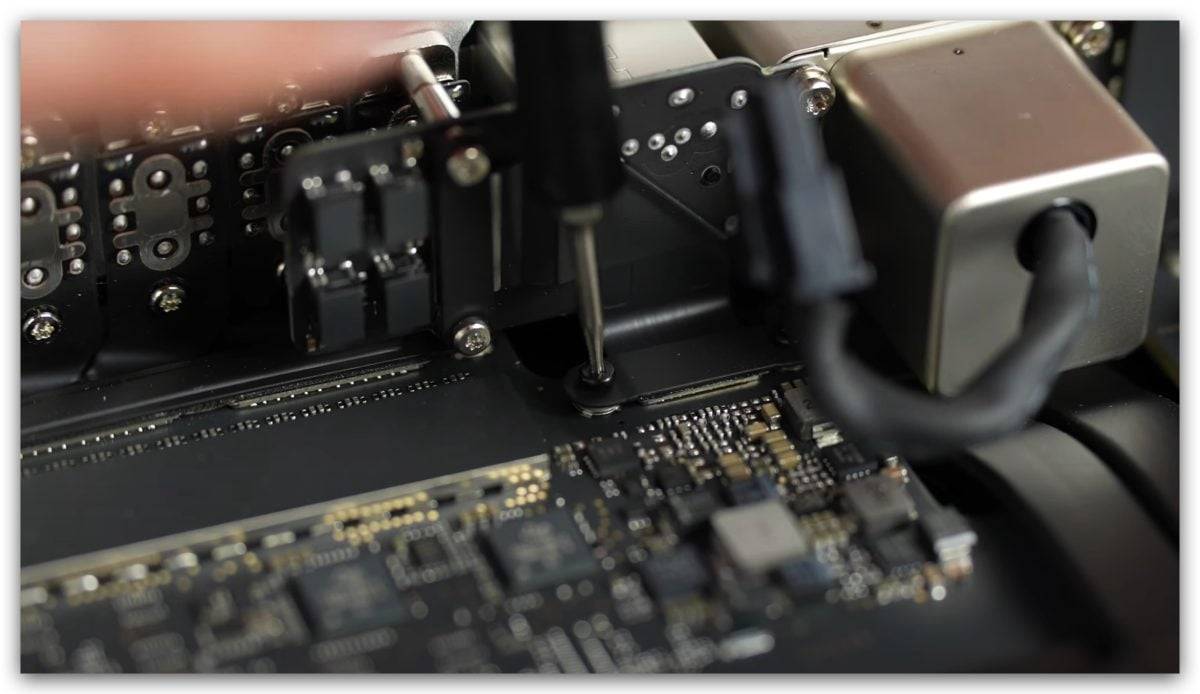 真正的 Mac Studio 开箱：拆开机身一窥 M1 Ultra 实际的样子