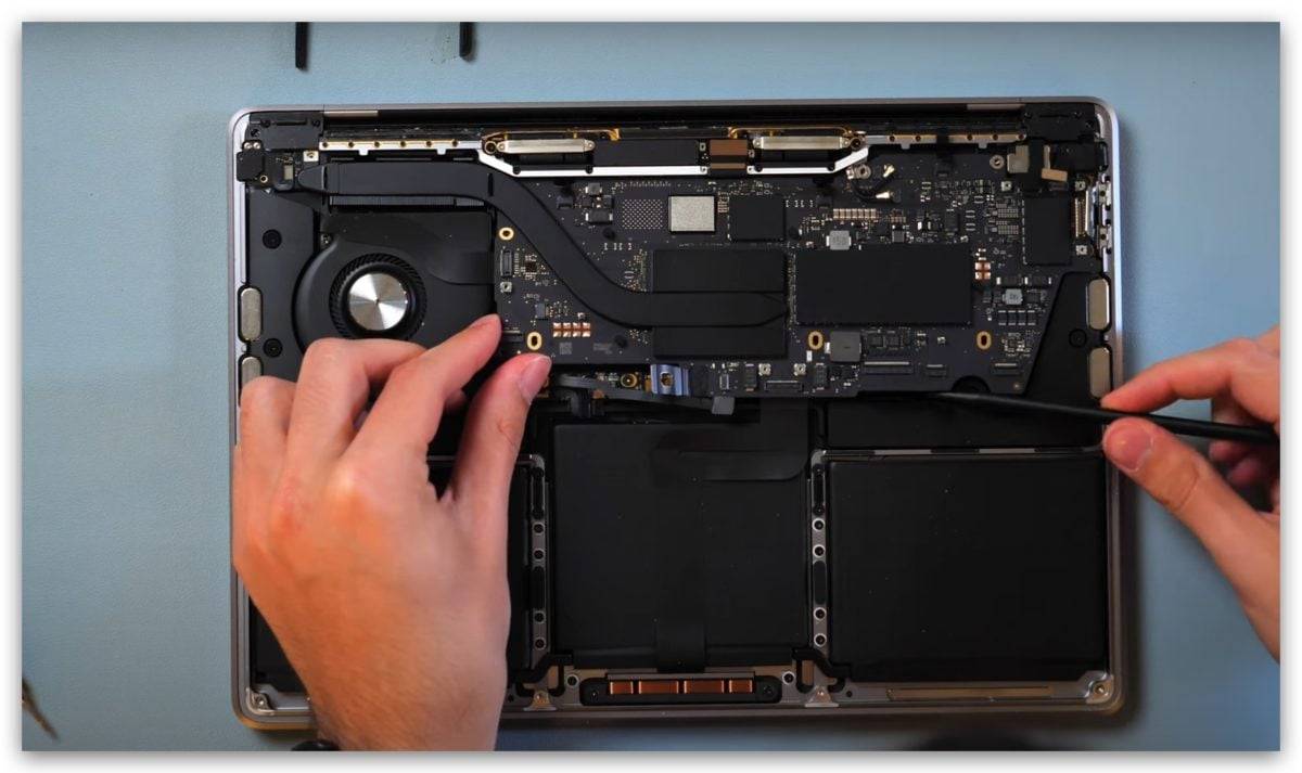 如何手动把 M1 MacBook Pro 升级成 M2 版本？
