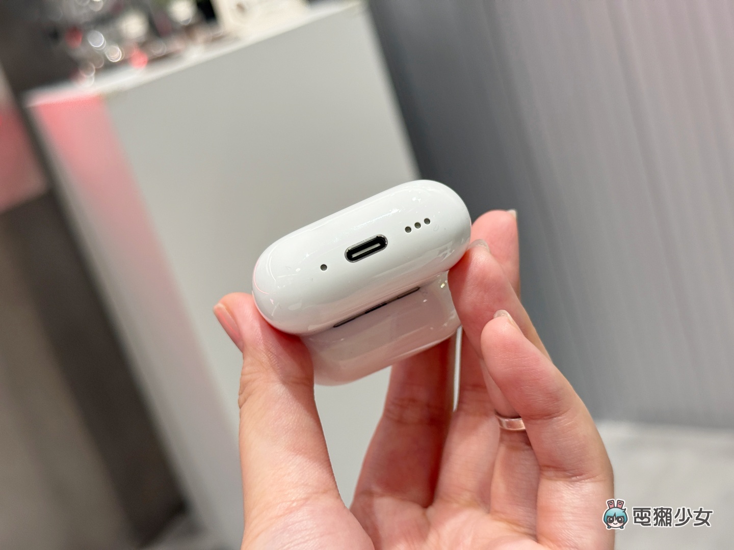 AirPods 4 蛇年特别款限量开卖！ AirPods 4 主动降噪和一般版差在哪？ 价差 1,500 元能获得哪些功能？