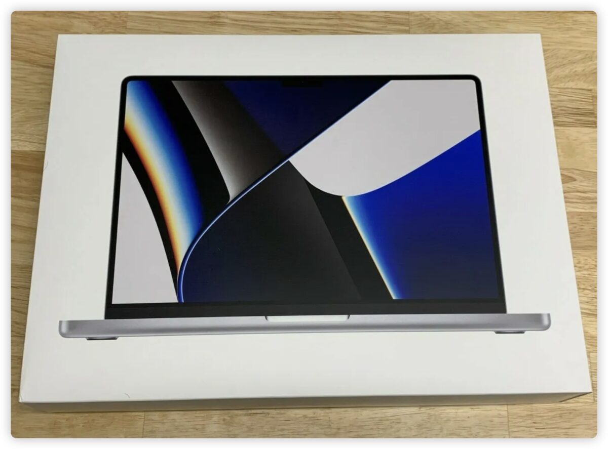 10 月 Mac 发布会 MacBook Pro 包装盒