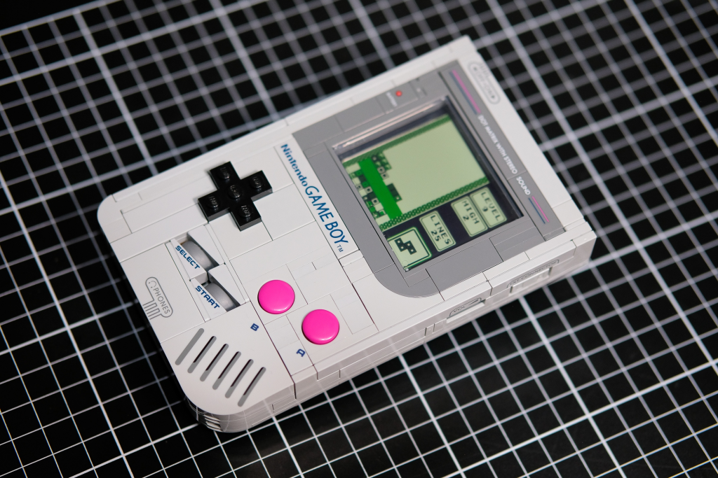 模改玩家再次出手！ 将「乐高 Game Boy」改造成实际可玩的版本