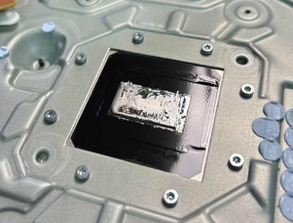 维修技师警告平放都救不了：PS5 液态金属老化非个别，而是全系