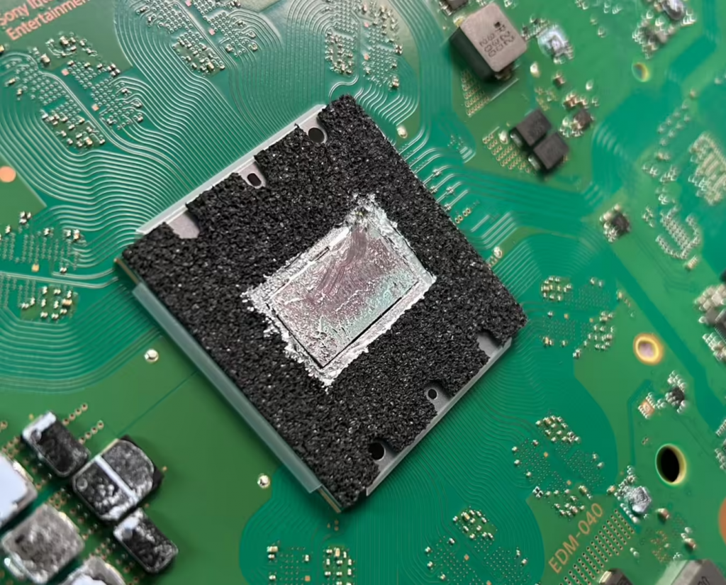 维修技师警告平放都救不了：PS5 液态金属老化非个别，而是全系